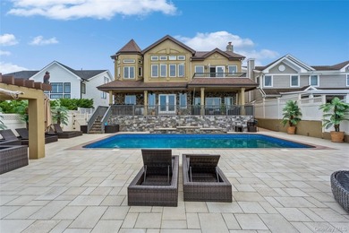 Spectacular Waterfront Luxury Estate in Lido Beach Nestled in - photo 3