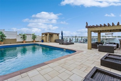 Spectacular Waterfront Luxury Estate in Lido Beach Nestled in - photo 6