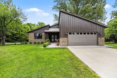 Absolutely pristine contemporary ranch in Belle Brook - photo 2