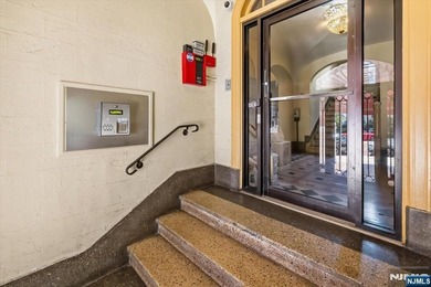 Enjoy easy living in this bright and inviting 550 sq ft - photo 5