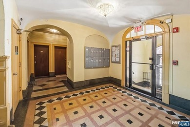 Enjoy easy living in this bright and inviting 550 sq ft - photo 6