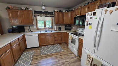 Lots of wide-open space with this ranch style home built on 1.11 - photo 4