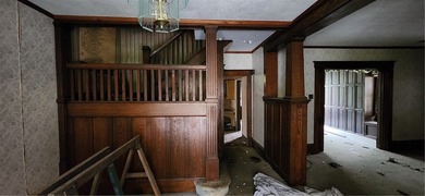 Large 6-bedroom home with more than 2,000 sq. ft of space - photo 3
