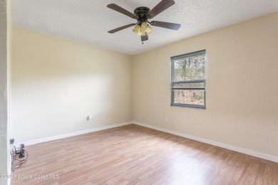 Welcome to this beautifully maintained 3-bedroom, 2 bathroom - photo 15