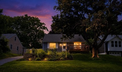 Darling Cape Cod bungalow conveniently located in a friendly - photo 2