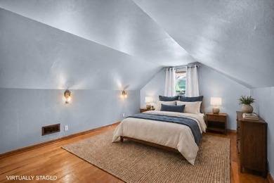 Darling Cape Cod bungalow conveniently located in a friendly - photo 3