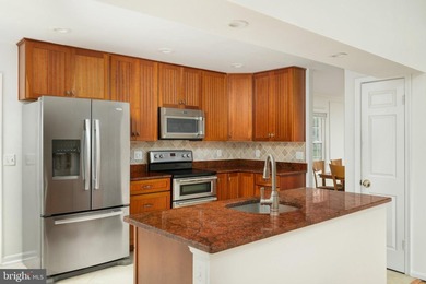 Lake views, a private pool, mature trees, real charm, and a - photo 3