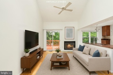 Lake views, a private pool, mature trees, real charm, and a - photo 8