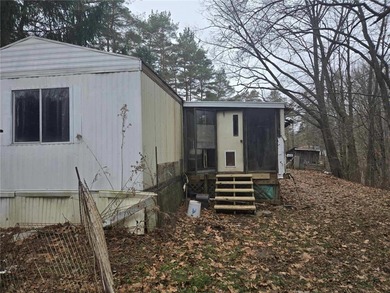 Unlock the potential of this spacious 2-bedroom, 1-bath trailer - photo 12