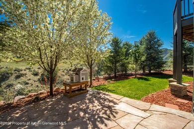 This inviting home features panoramic mountain views and a - photo 26