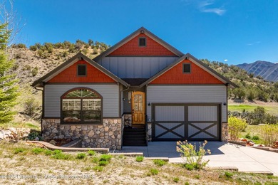 This inviting home features panoramic mountain views and a - photo 28