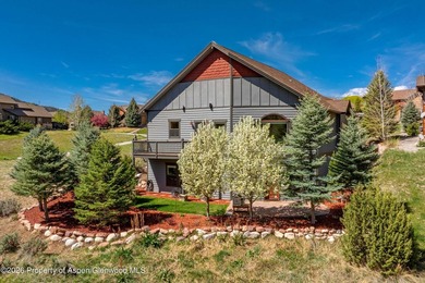 This inviting home features panoramic mountain views and a - photo 30