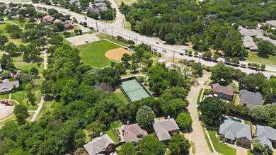 This one is for all you single-story lovers! Some homes just - photo 39