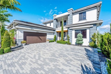 (private lake, pond, coastal) Home For Sale in Parkland Florida