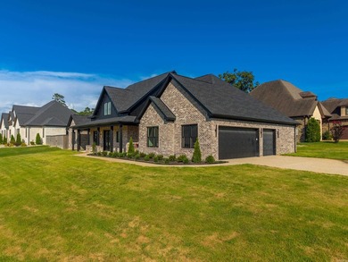 Welcome to refined living in the highly sought-after Arlington - photo 2