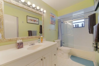 Oversize corner lot 3 bedroom, 2 bath, 2 car garage in Jupiter! - photo 11