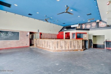 Prime opportunity to bring new life to a well-known former local - photo 4