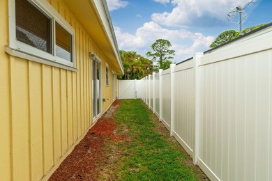 Oversize corner lot 3 bedroom, 2 bath, 2 car garage in Jupiter! - photo 18