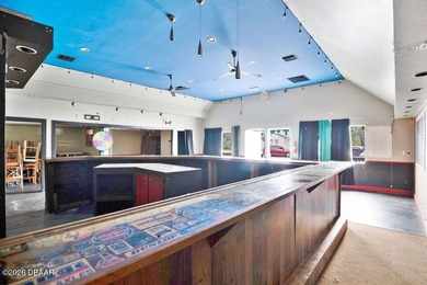 Prime opportunity to bring new life to a well-known former local - photo 9
