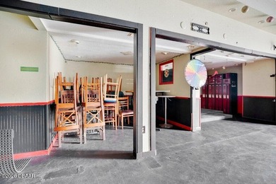 Prime opportunity to bring new life to a well-known former local - photo 10