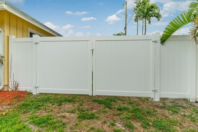 Oversize corner lot 3 bedroom, 2 bath, 2 car garage in Jupiter! - photo 22