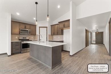 Shops available! With three bedrooms and two bathrooms, this - photo 4