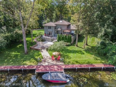 Lake Home For Sale in Pinckney, Michigan