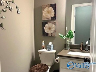 Stunning 4BR/3.5BA home with high-end finishes throughout! Open - photo 15