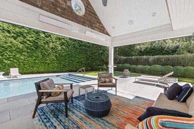 Moments from the heart of Bridgehampton Village's restaurants - photo 20