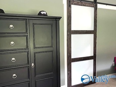 Stunning 4BR/3.5BA home with high-end finishes throughout! Open - photo 22