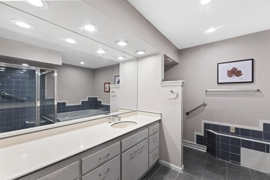 Stunning 2BR, 2.5BA condo offers exceptional privacy with 2 - photo 23