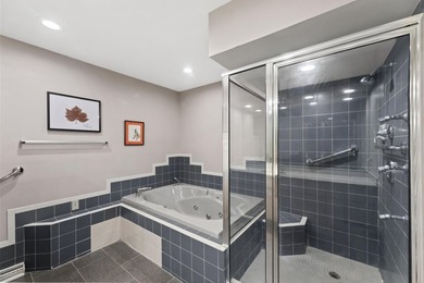 Stunning 2BR, 2.5BA condo offers exceptional privacy with 2 - photo 24