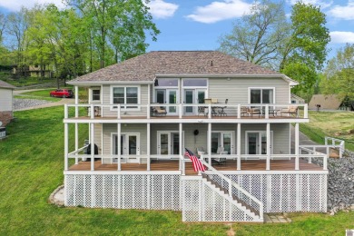 Have you been dreaming of owning a stunning waterfront home that - Lake Home For Sale in Eddyville, Kentucky