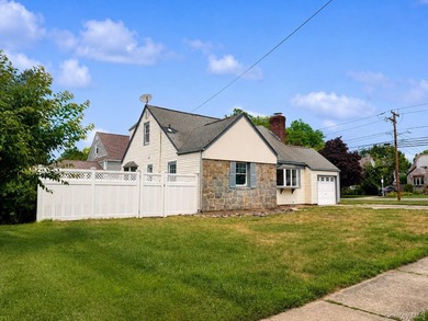 HANDYMAN SPECIAL! IF YOU'VE BEEN WAITING FOR A HOME WITH - photo 2