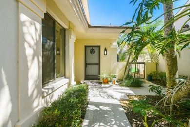 Welcome to your coastal sanctuary! This stunning single-family - photo 2