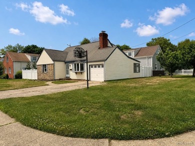HANDYMAN SPECIAL! IF YOU'VE BEEN WAITING FOR A HOME WITH - photo 3