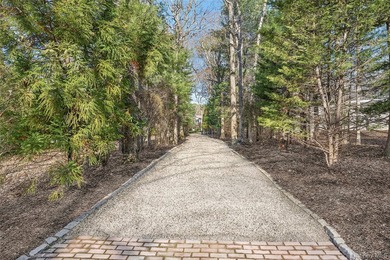 Welcome to 8 East Ridge Ct Westhampton. Set at the end of a - photo 5