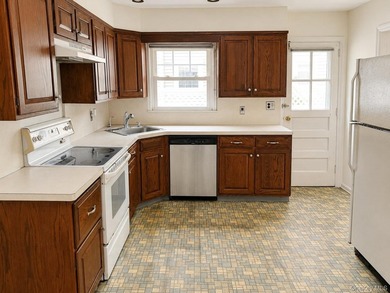 HANDYMAN SPECIAL! IF YOU'VE BEEN WAITING FOR A HOME WITH - photo 8