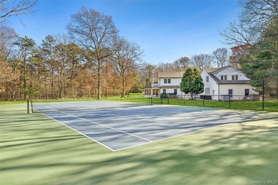 Welcome to 8 East Ridge Ct Westhampton. Set at the end of a - photo 8