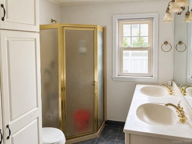HANDYMAN SPECIAL! IF YOU'VE BEEN WAITING FOR A HOME WITH - photo 9