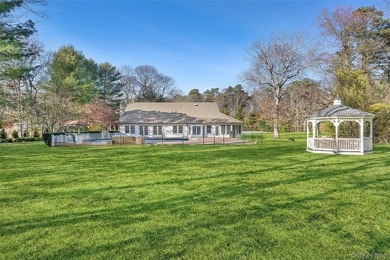Welcome to 8 East Ridge Ct Westhampton. Set at the end of a - photo 9