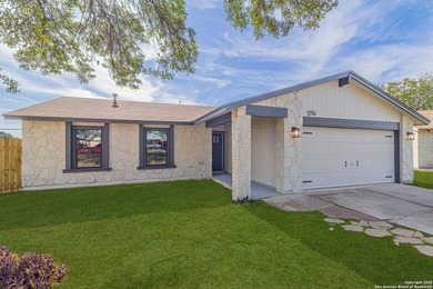 Lake Home For Sale in San Antonio, Texas