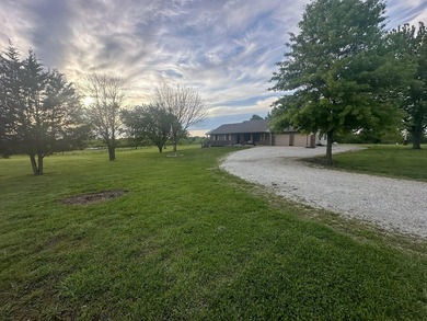 This well-maintained 3-bedroom, 3.5-bath ranch-style home offers - photo 4