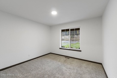 Beautiful accented homes with vaulted great room ceilings per - photo 5