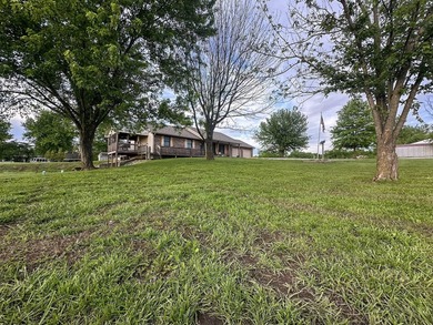 This well-maintained 3-bedroom, 3.5-bath ranch-style home offers - photo 5