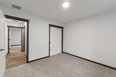 Beautiful accented homes with vaulted great room ceilings per - photo 6