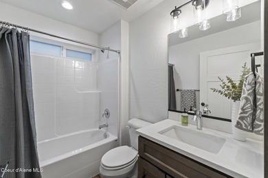 Beautiful accented homes with vaulted great room ceilings per - photo 7