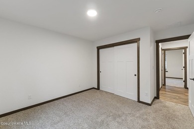 Beautiful accented homes with vaulted great room ceilings per - photo 9