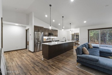 Beautiful accented homes with vaulted great room ceilings per - photo 10
