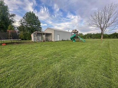 This well-maintained 3-bedroom, 3.5-bath ranch-style home offers - photo 10